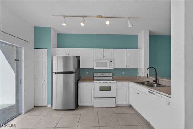 3646 Pine Oak CIR 105, Fort Myers, FL 33916