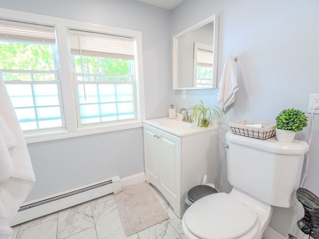 29 Oak Ave, Westport, MA 02790