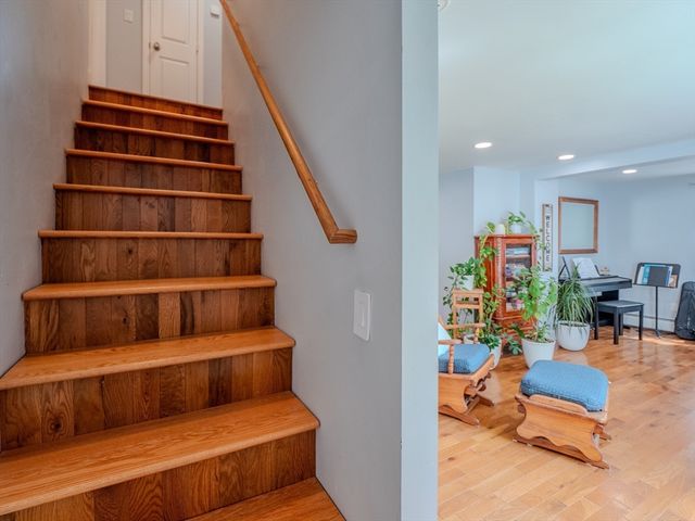 29 Oak Ave, Westport, MA 02790