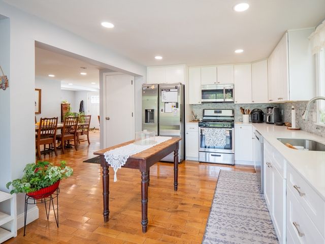 29 Oak Ave, Westport, MA 02790