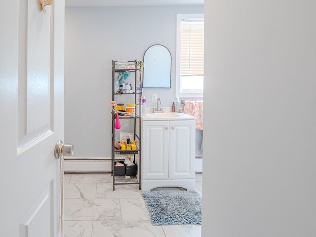 29 Oak Ave, Westport, MA 02790