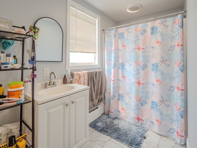 29 Oak Ave, Westport, MA 02790