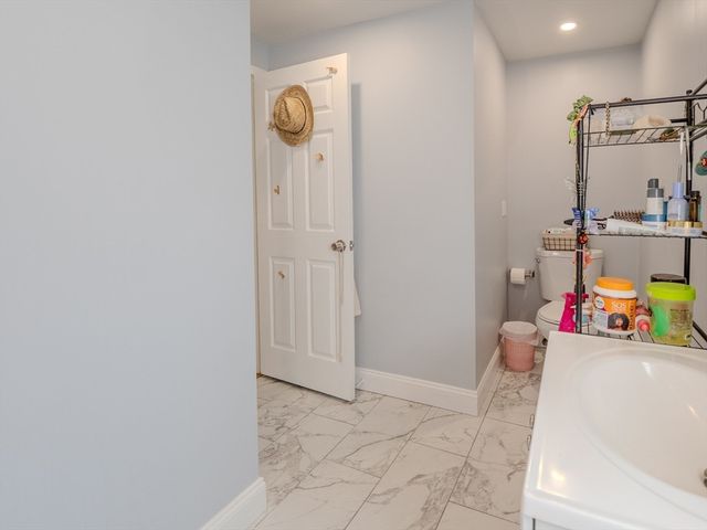 29 Oak Ave, Westport, MA 02790
