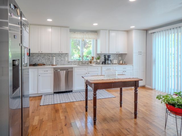 29 Oak Ave, Westport, MA 02790