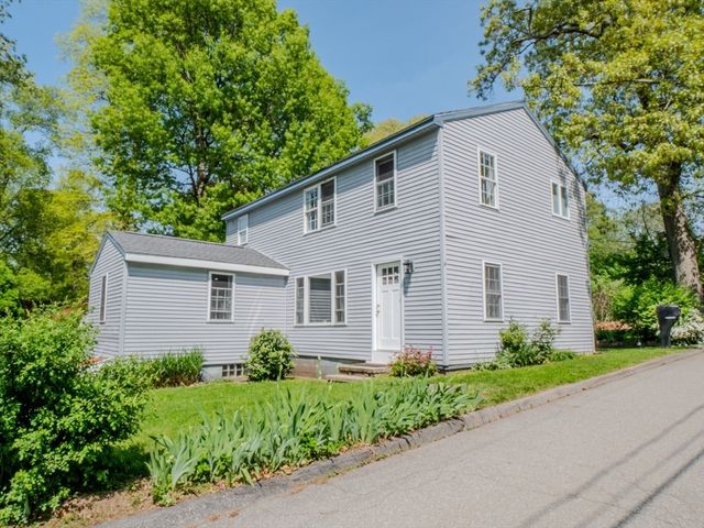 29 Oak Ave, Westport, MA 02790
