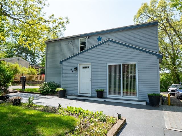 29 Oak Ave, Westport, MA 02790