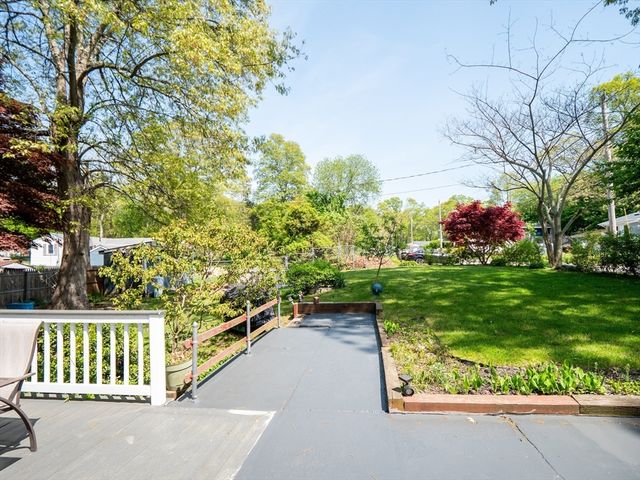 29 Oak Ave, Westport, MA 02790
