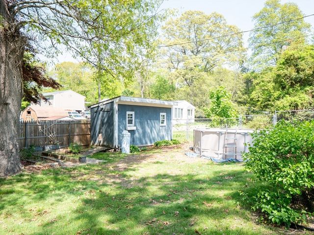 29 Oak Ave, Westport, MA 02790