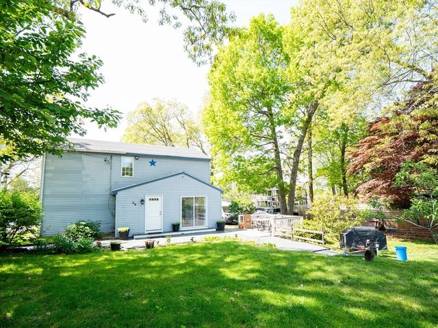 29 Oak Ave, Westport, MA 02790