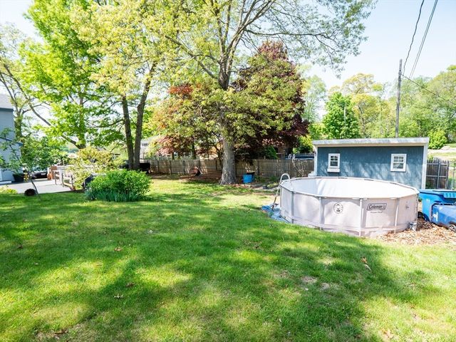 29 Oak Ave, Westport, MA 02790