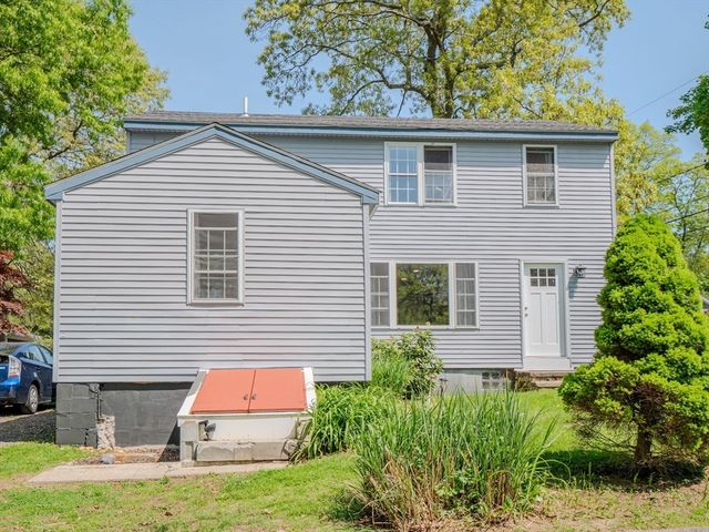 29 Oak Ave, Westport, MA 02790