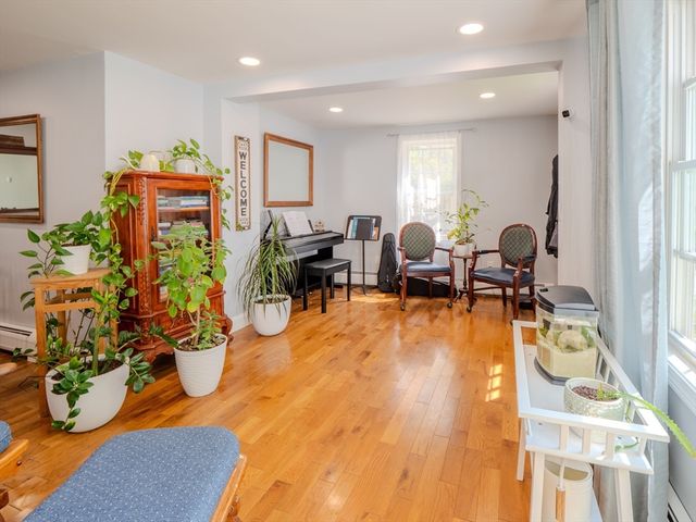 29 Oak Ave, Westport, MA 02790