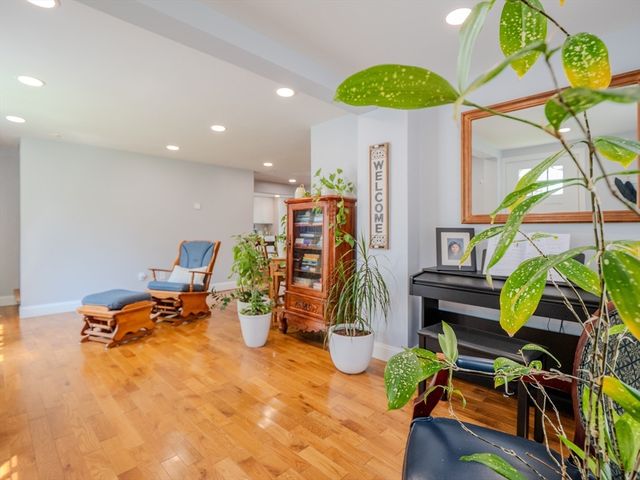 29 Oak Ave, Westport, MA 02790