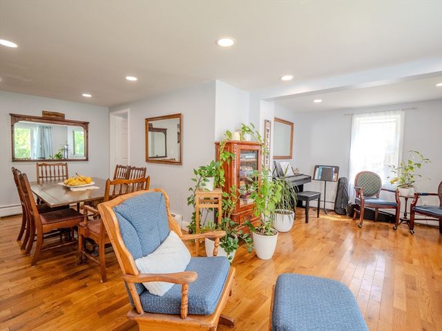 29 Oak Ave, Westport, MA 02790