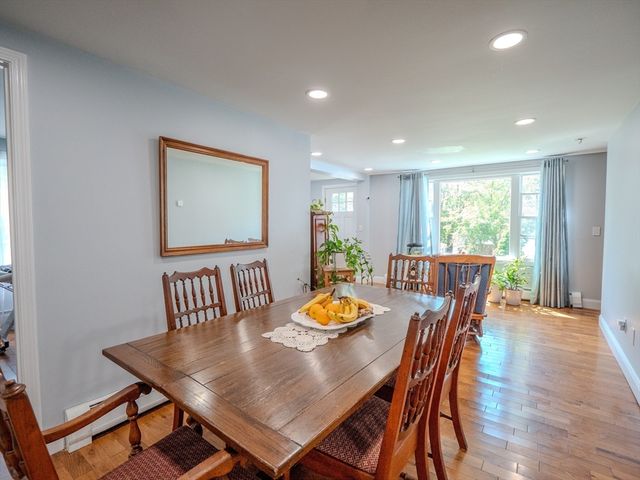 29 Oak Ave, Westport, MA 02790