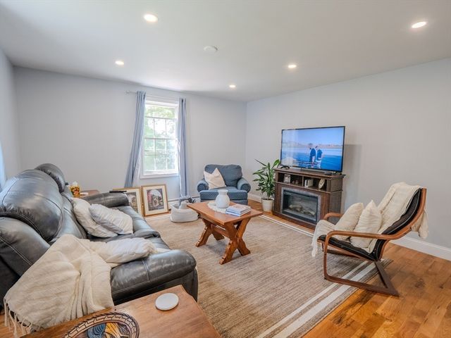 29 Oak Ave, Westport, MA 02790