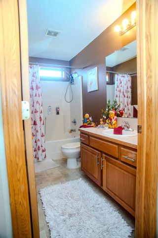 2200 N Woodard St, Derby, KS 67037