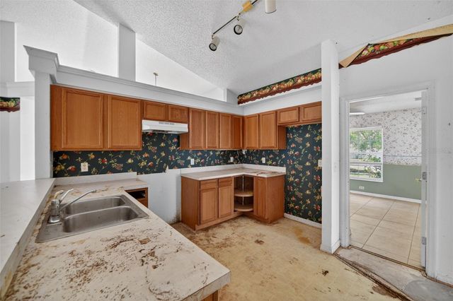 2518 MAYWOOD STREET, Eustis, FL 32726