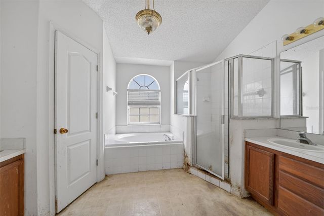 2518 MAYWOOD STREET, Eustis, FL 32726