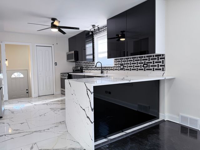 14233 S UNION Avenue, Riverdale, IL 60827