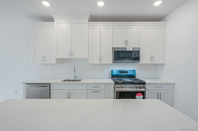 506 Emanuel Way 73, East Meadow, NY 11554