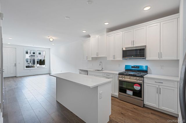 506 Emanuel Way 73, East Meadow, NY 11554