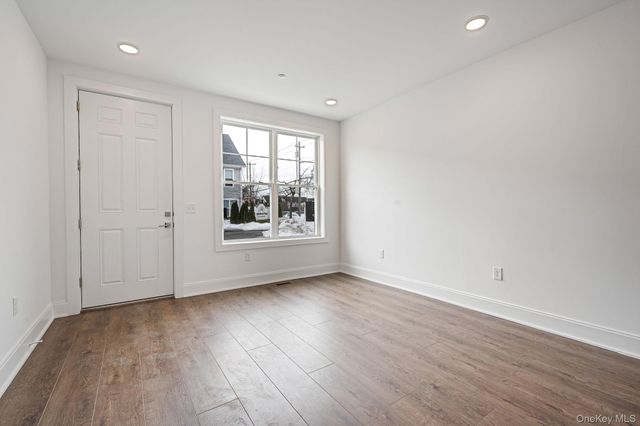 506 Emanuel Way 73, East Meadow, NY 11554