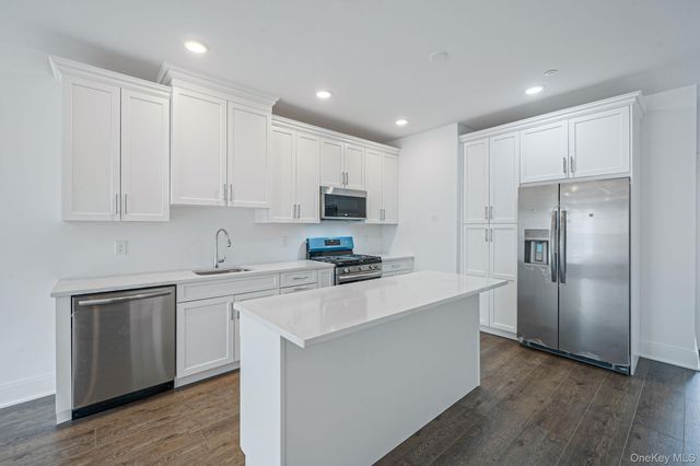 506 Emanuel Way 73, East Meadow, NY 11554