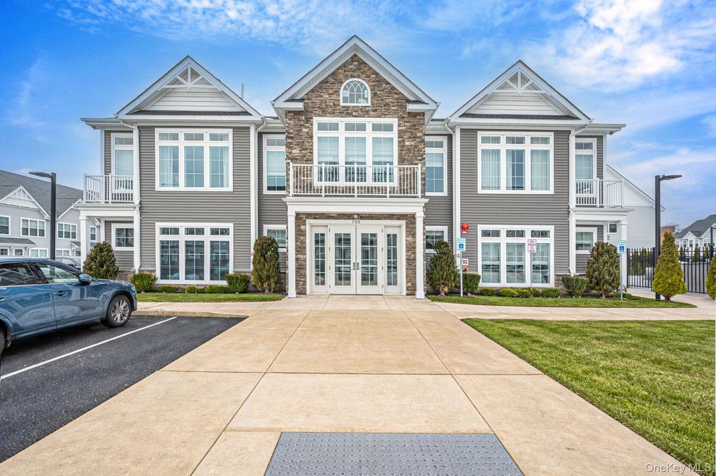 506 Emanuel Way 73, East Meadow, NY 11554