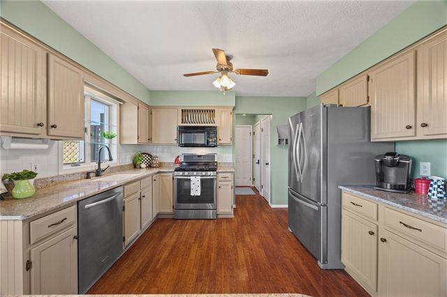 1113 Erie Street Road, Macedon, NY 14502