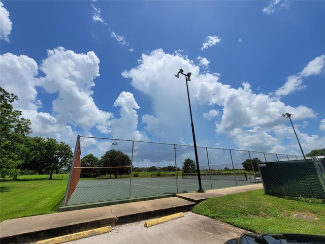 000 Apache Trail, Angleton, TX 77515