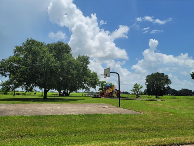 000 Apache Trail, Angleton, TX 77515