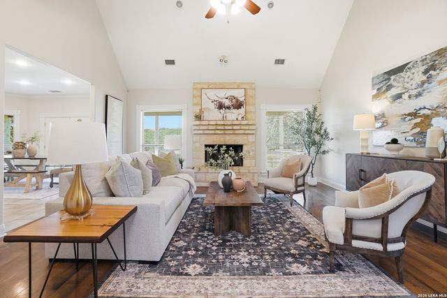 8 WALNUT GROVE RD, Boerne, TX 78006