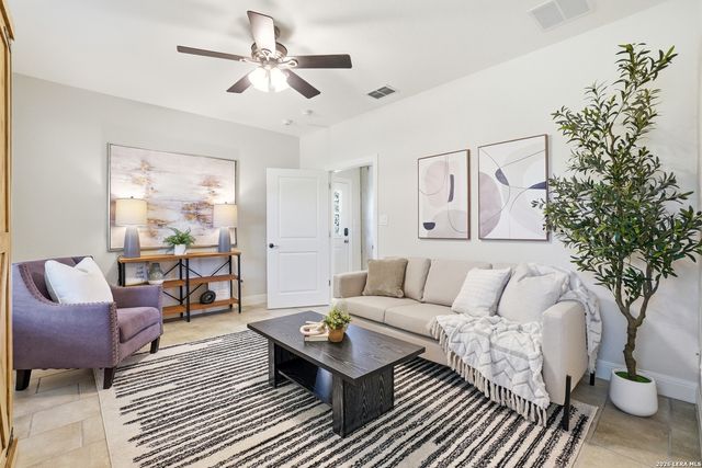8 WALNUT GROVE RD, Boerne, TX 78006