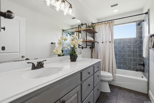 8 WALNUT GROVE RD, Boerne, TX 78006