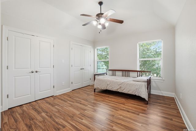 8 WALNUT GROVE RD, Boerne, TX 78006