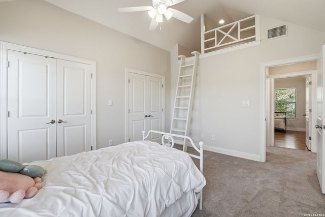 8 WALNUT GROVE RD, Boerne, TX 78006