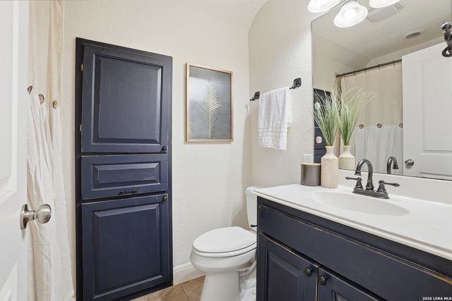 8 WALNUT GROVE RD, Boerne, TX 78006