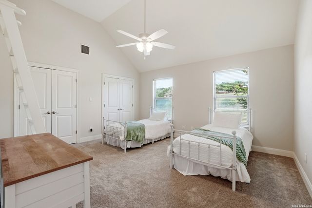 8 WALNUT GROVE RD, Boerne, TX 78006
