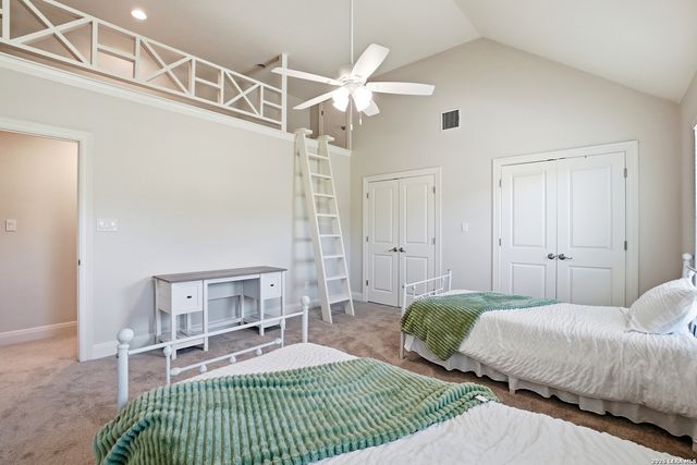 8 WALNUT GROVE RD, Boerne, TX 78006