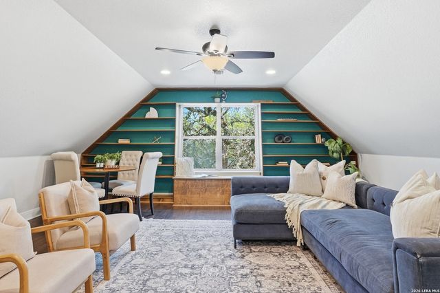 8 WALNUT GROVE RD, Boerne, TX 78006