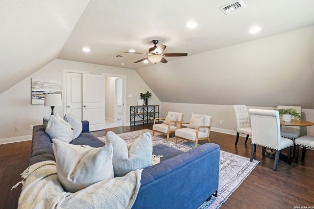 8 WALNUT GROVE RD, Boerne, TX 78006