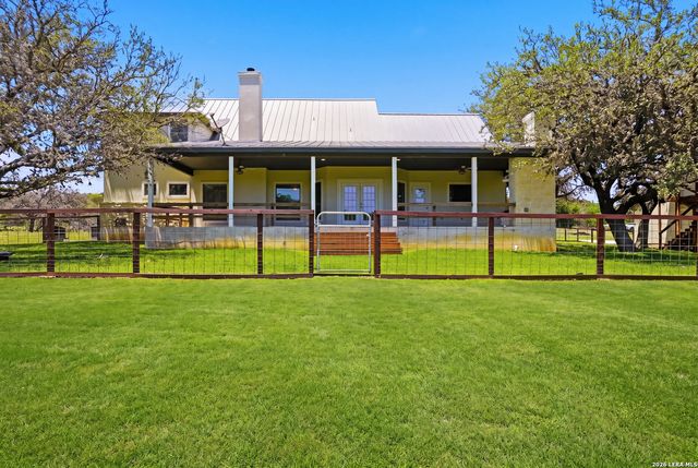 8 WALNUT GROVE RD, Boerne, TX 78006