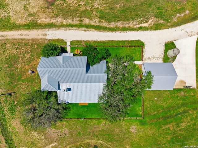 8 WALNUT GROVE RD, Boerne, TX 78006