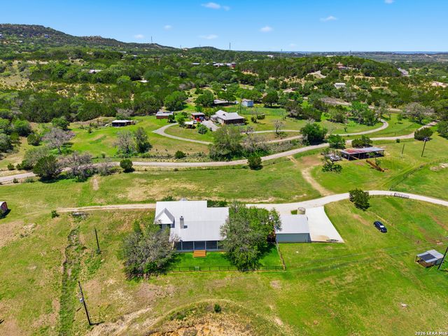 8 WALNUT GROVE RD, Boerne, TX 78006