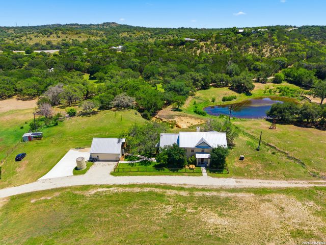 8 WALNUT GROVE RD, Boerne, TX 78006