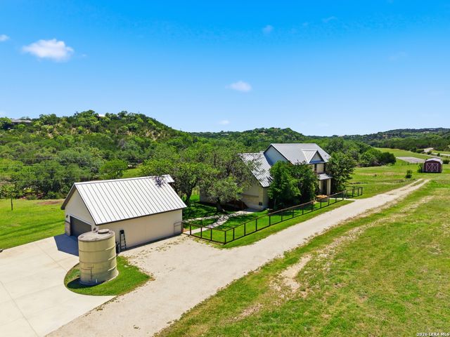 8 WALNUT GROVE RD, Boerne, TX 78006
