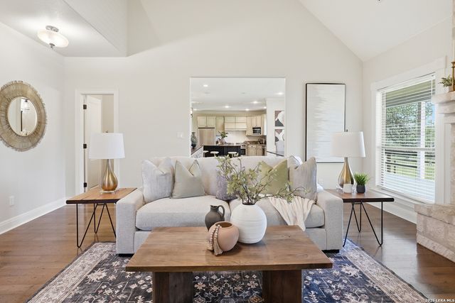 8 WALNUT GROVE RD, Boerne, TX 78006