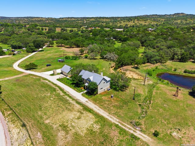 8 WALNUT GROVE RD, Boerne, TX 78006