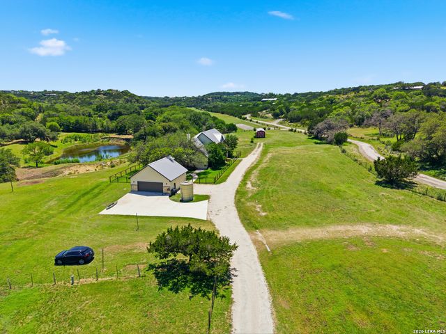 8 WALNUT GROVE RD, Boerne, TX 78006